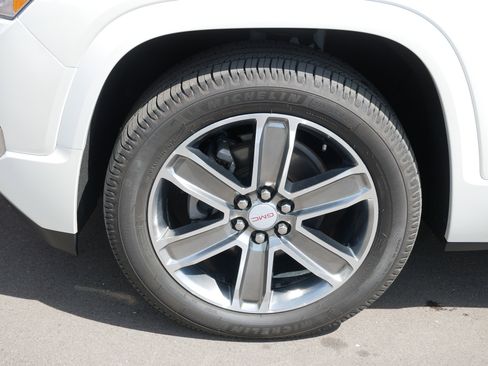 Used 2017 GMC Acadia Denali w/ Technology Package AWD/4WD image 4