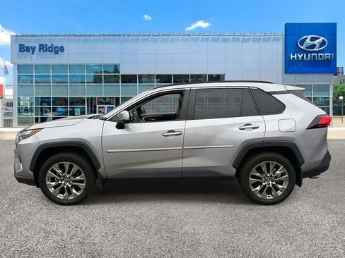 Used 2023 Toyota RAV4 XLE Premium image 4