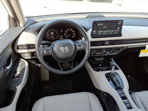 New 2026 Honda HR-V LX image 9