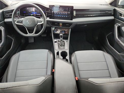 Certified 2025 Volkswagen Jetta SE image 11