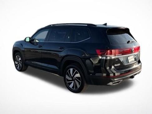 Used 2025 Volkswagen Atlas SE image 4