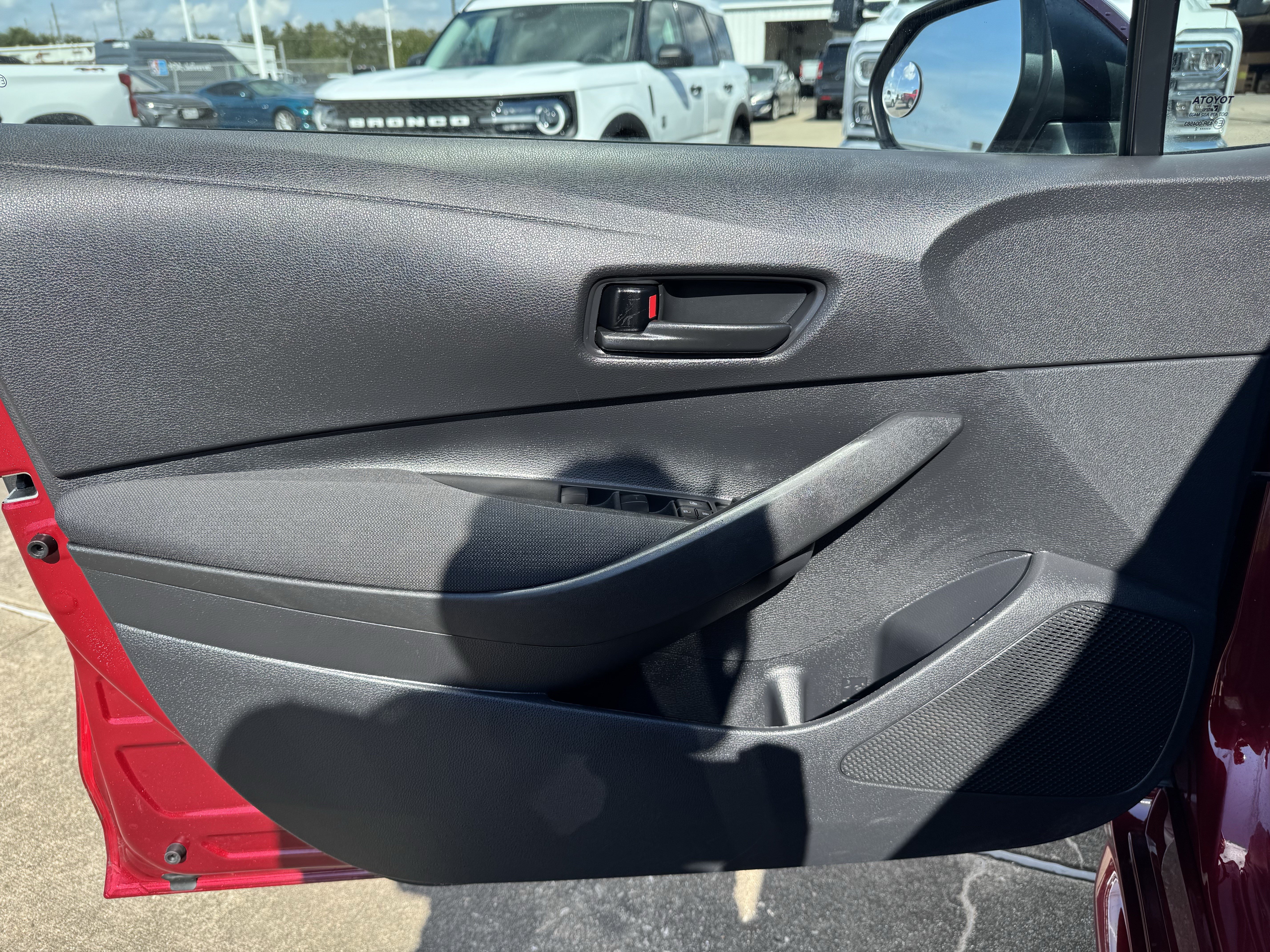 Used 2022 Toyota Corolla LE FWD image 13