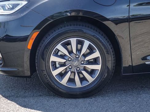 Certified 2023 Chrysler Pacifica Limited image 10