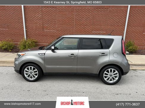 Used 2018 Kia Soul + FWD image 2