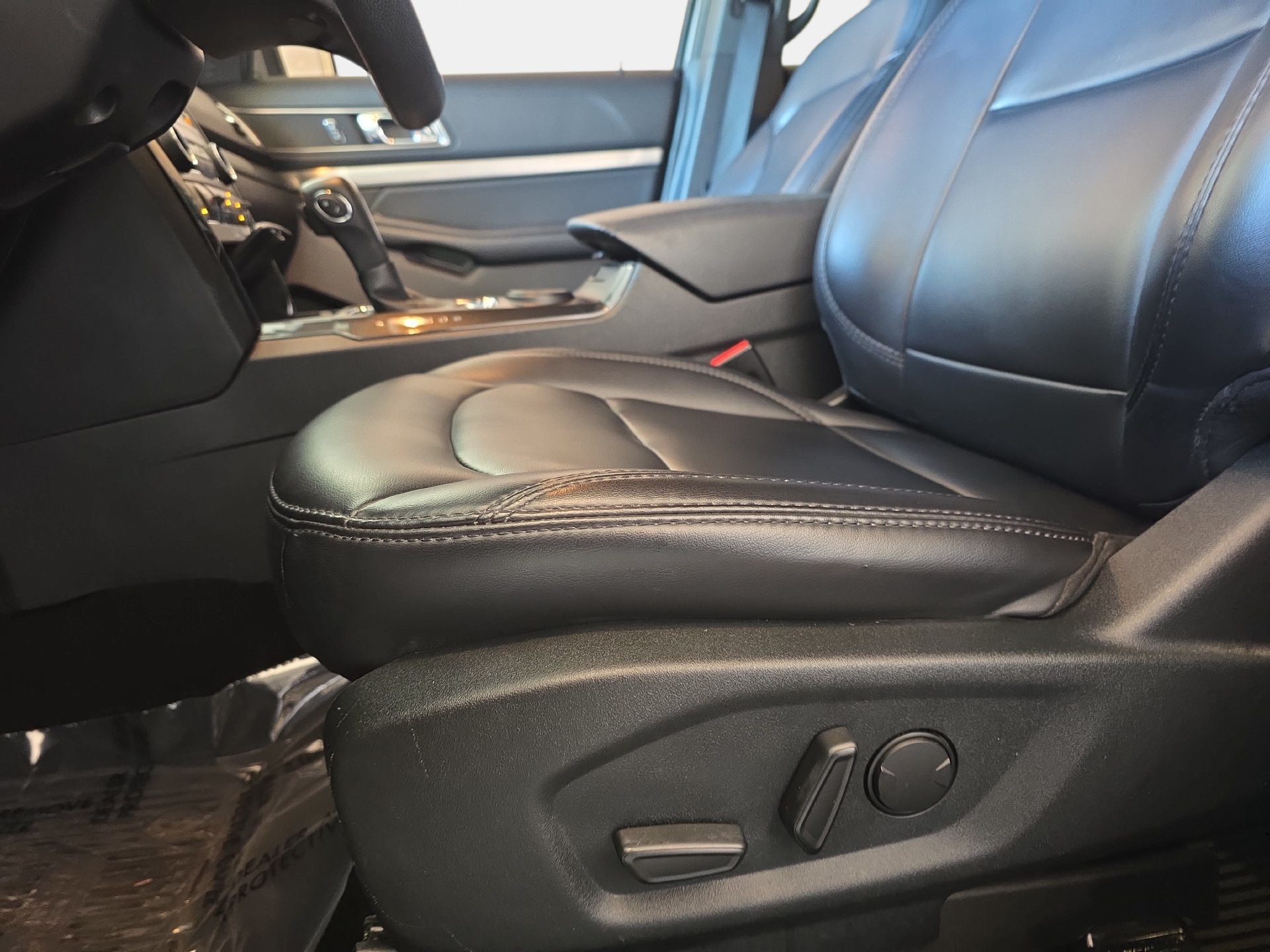 Used 2019 Ford Explorer XLT w/ Equipment Group 202A FWD image 28