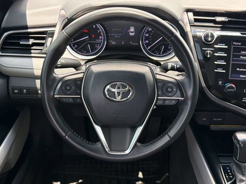 Used 2020 Toyota Camry XLE FWD image 16