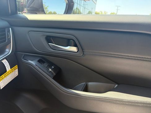 Certified 2026 Nissan Rogue SV FWD image 35