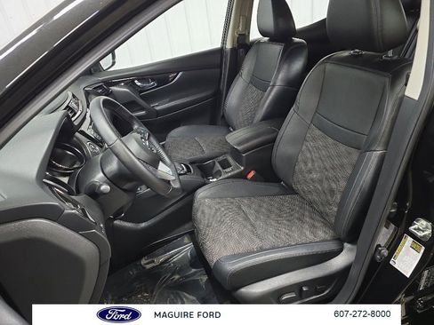 Used 2022 Nissan Rogue Sport SV w/ Technology Package AWD/4WD image 32