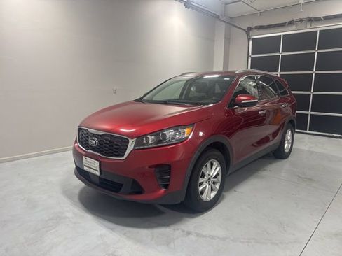 Used 2020 Kia Sorento LX w/ LX I4 Convenience Package image 3