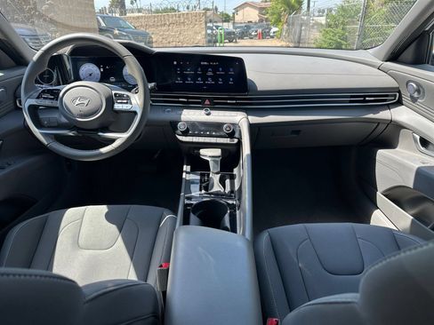 Used 2025 Hyundai Elantra SEL FWD image 33