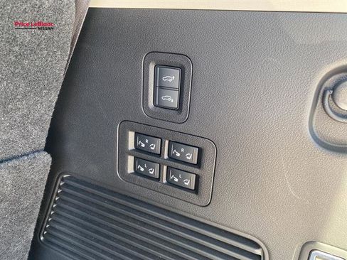 Used 2025 INFINITI QX80 Sensory image 11