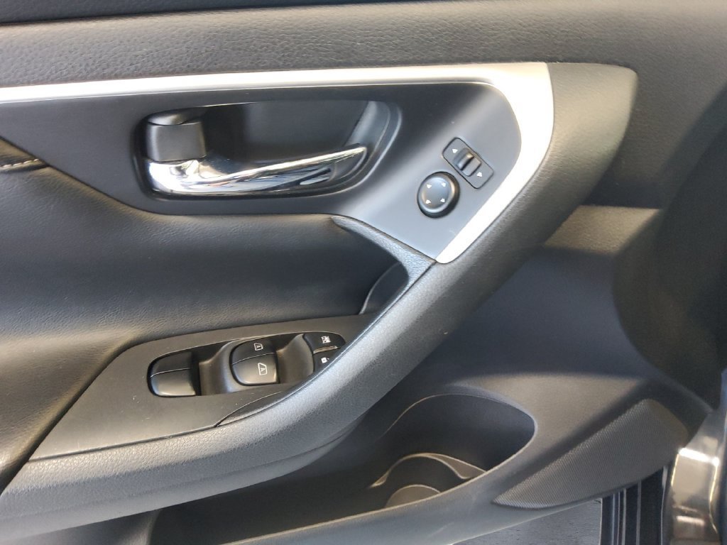 Used 2018 Nissan Altima 2.5 SL FWD image 12