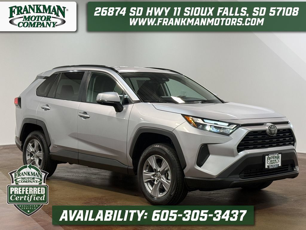 Used 2025 Toyota RAV4 XLE AWD/4WD image 1
