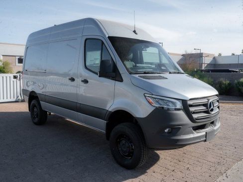 Used 2025 Mercedes-Benz Sprinter 2500 image 3