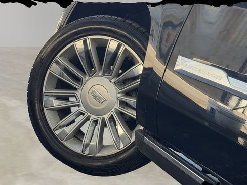 Used 2018 Cadillac Escalade Platinum image 24