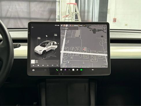 Used 2022 Tesla Model Y Long Range image 31