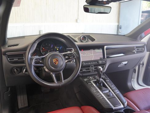 Used 2020 Porsche Macan AWD/4WD image 11