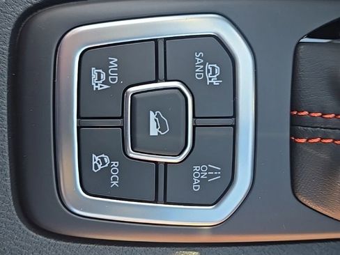 New 2026 Nissan Frontier PRO-4X w/ Tow Package AWD/4WD image 23