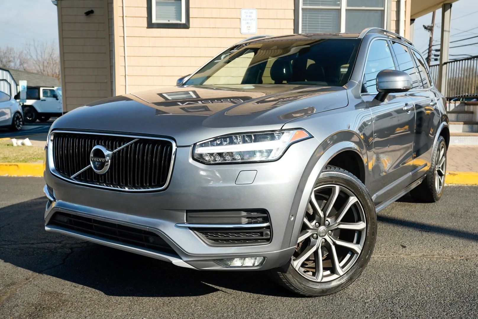 Used 2016 Volvo XC90 T6 Momentum w/ Momentum Plus Package AWD/4WD image 9