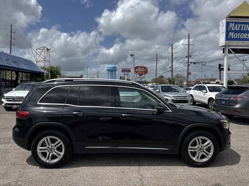 Used 2021 Mercedes-Benz GLB 250 w/ Premium Package image 10