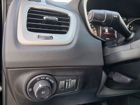 Used 2021 Jeep Compass Latitude AWD/4WD image 27