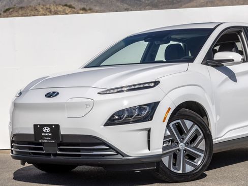 Used 2023 Hyundai Kona Limited w/ Cargo Package FWD image 2