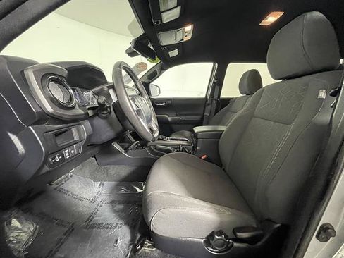Used 2019 Toyota Tacoma TRD Sport w/ Technology Package AWD/4WD image 9