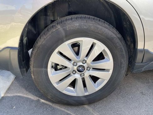 Used 2015 Subaru Outback 2.5i Premium AWD/4WD image 5