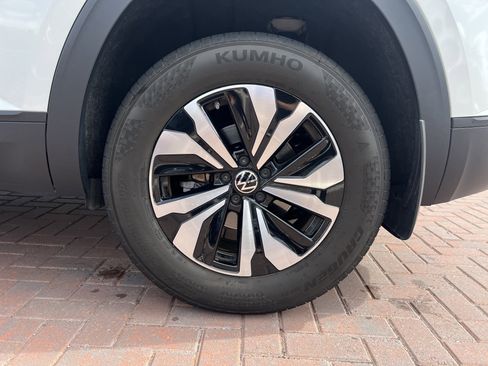 Used 2024 Volkswagen Atlas Cross Sport SE AWD/4WD image 13