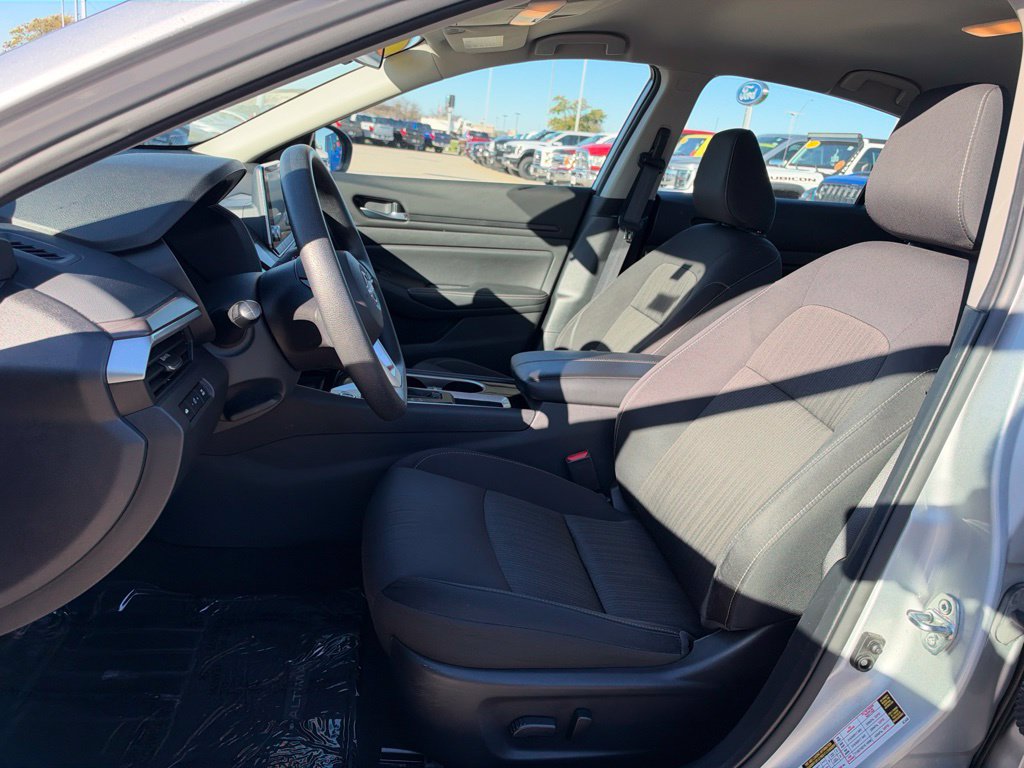 Used 2024 Nissan Altima 2.5 SV FWD image 4