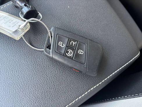 Used 2026 Volkswagen Taos SE AWD/4WD image 25