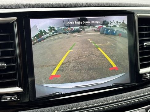 Used 2023 Chrysler Pacifica Touring-L FWD image 21