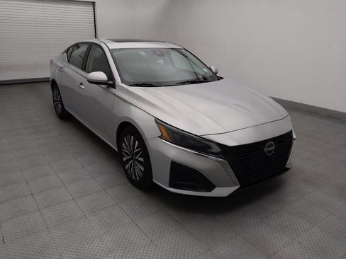 Used 2023 Nissan Altima 2.5 SV w/ SV Premium Package FWD image 13