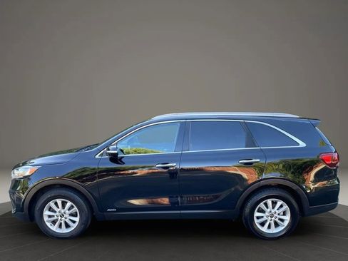 Used 2019 Kia Sorento LX w/ LX Convenience Package image 4