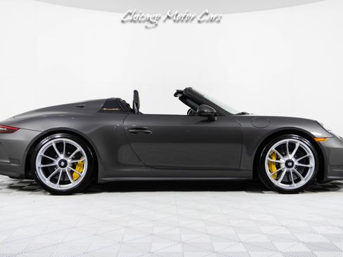 Used 2019 Porsche 911 Speedster RWD image 9