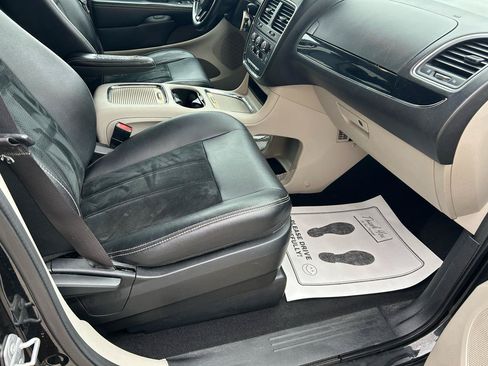 Used 2017 Dodge Grand Caravan SXT FWD image 12