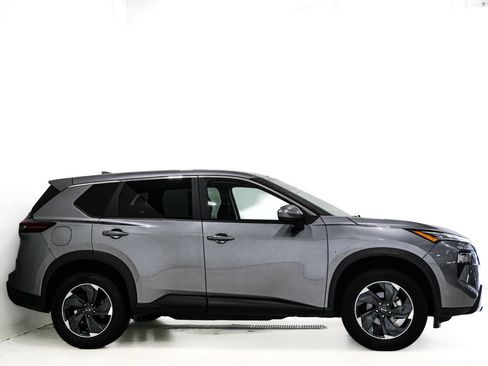 Used 2024 Nissan Rogue SV AWD/4WD image 4