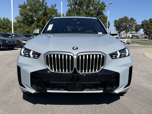 Used 2026 BMW X5 xDrive40i w/ M Sport Package AWD/4WD image 3