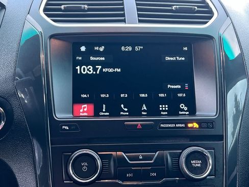 Used 2017 Ford Explorer XLT w/ Equipment Group 202A AWD/4WD image 16