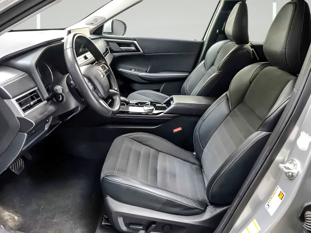 Used 2025 Mitsubishi Outlander SE AWD/4WD image 6