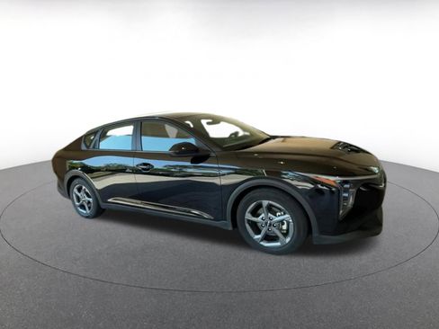 Used 2025 Kia K4 LXS image 2