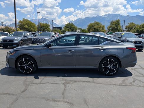 Used 2025 Nissan Altima 2.5 SR FWD image 10