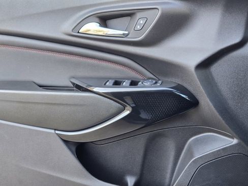 Used 2025 Chevrolet Trax RS w/ Sunroof Package image 24