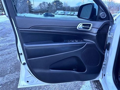 Used 2020 Jeep Grand Cherokee Altitude image 12