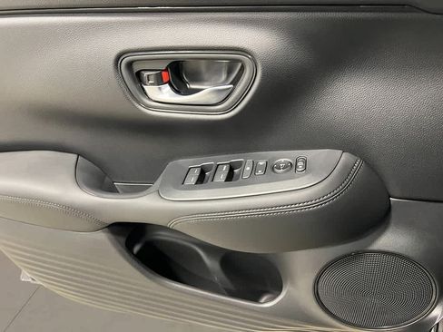 Certified 2025 Honda HR-V LX image 13