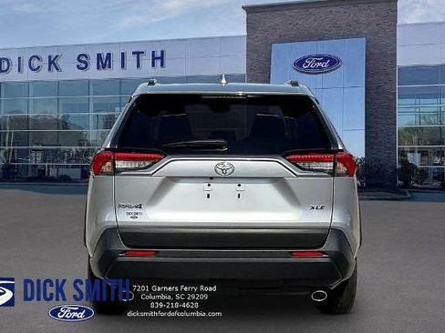 Used 2025 Toyota RAV4 XLE FWD image 5