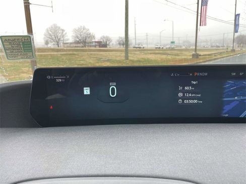 Used 2025 Ford Expedition Active image 30