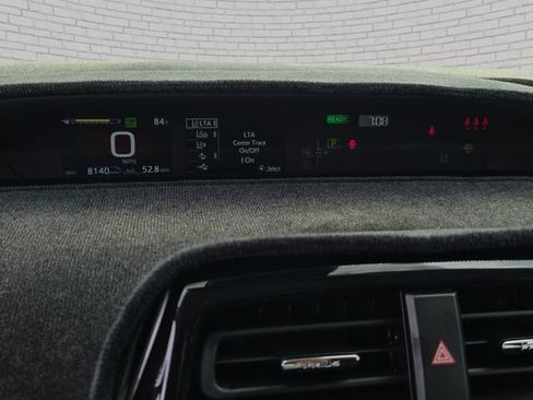 Used 2022 Toyota Prius L Eco FWD image 19