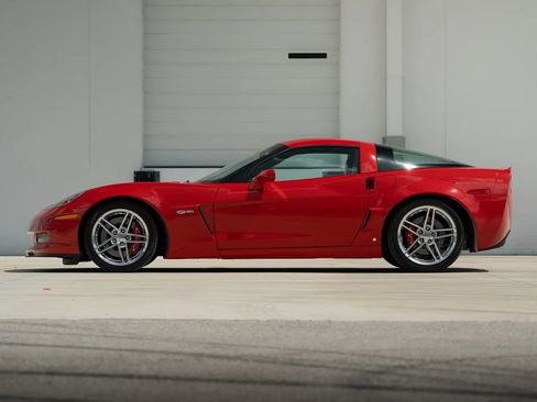 Used 2009 Chevrolet Corvette Z06 w/ Preferred Equipment Group RWD image 3