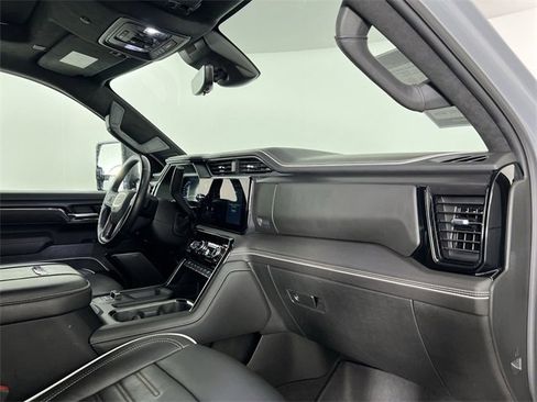 Used 2024 GMC Sierra 2500 AT4X image 30